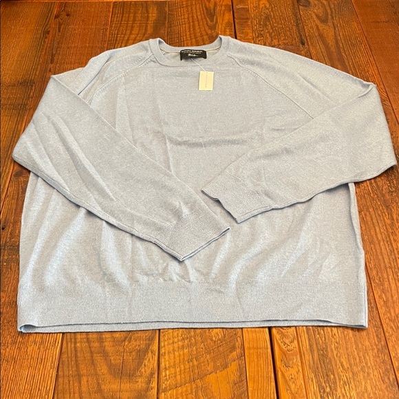 NWT men’s Banana Republic, Italian Marino sweater, light blue, size XL - Picture 2 of 3